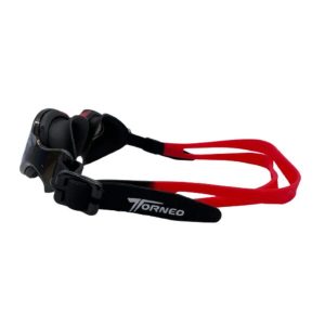 Lente espejado con tecnología antiempañante (antifog) y protección UV. El color ahumado reduce la transmisión de la luz al ojo minimizando el brillo sin distorsionar mucho el color. Ideal en piscinas abiertas Mayor ajuste y comodidad Colores disponibles: Negro, Azul, Amarillo y rojo